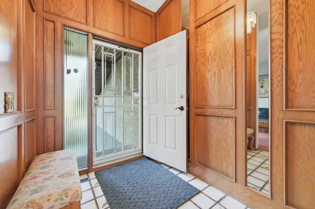149 Edgehill Drive NW Calgary AB T3A 2W5
