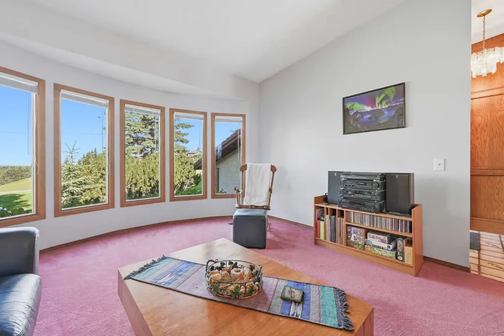 149 Edgehill Drive NW Calgary AB T3A 2W5