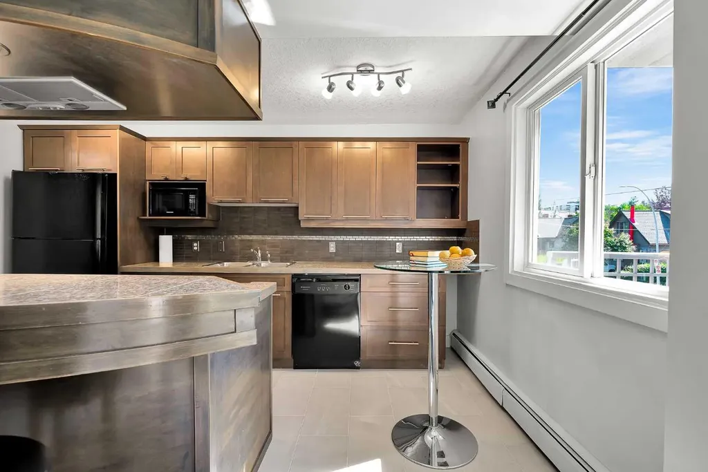 1730 7 Street Calgary AB t2t2w6
