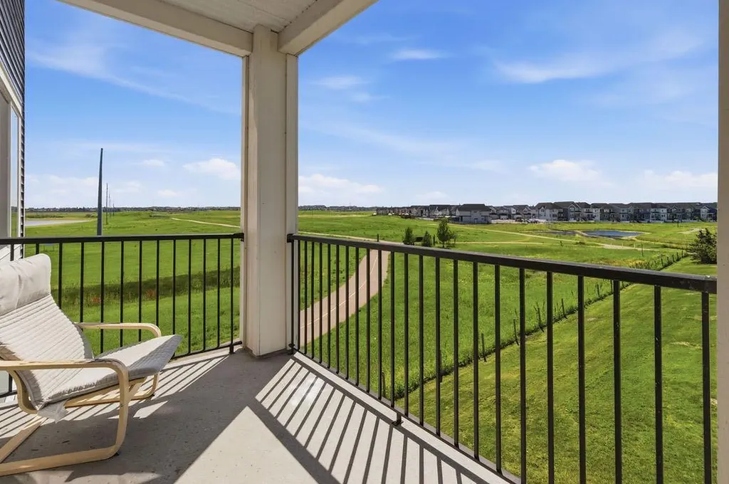 99 Copperstone Park SE Calgary AB T2Z5C9
