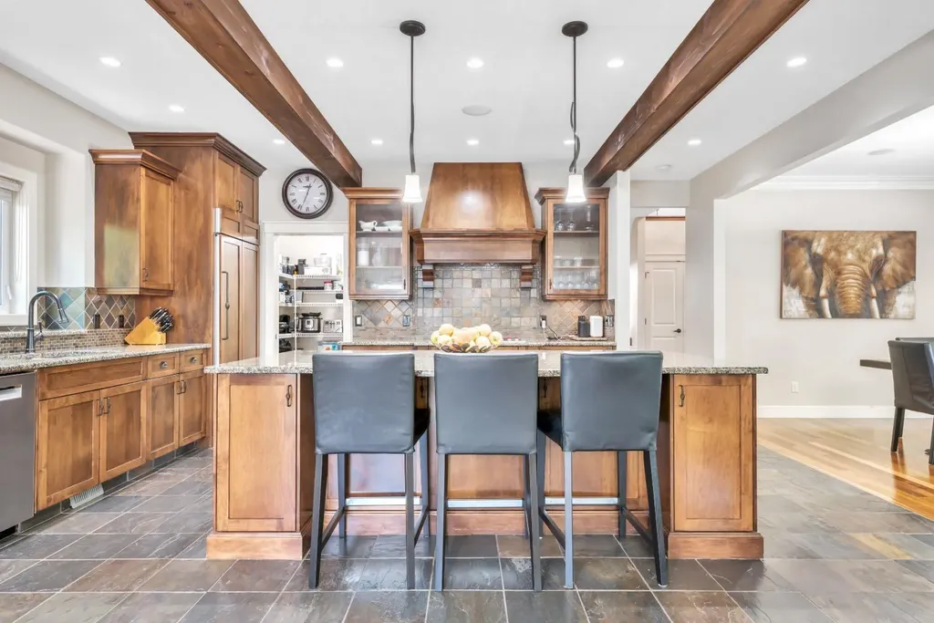 50 Heritage Lake Terrace Heritage Pointe AB T1S 4J4