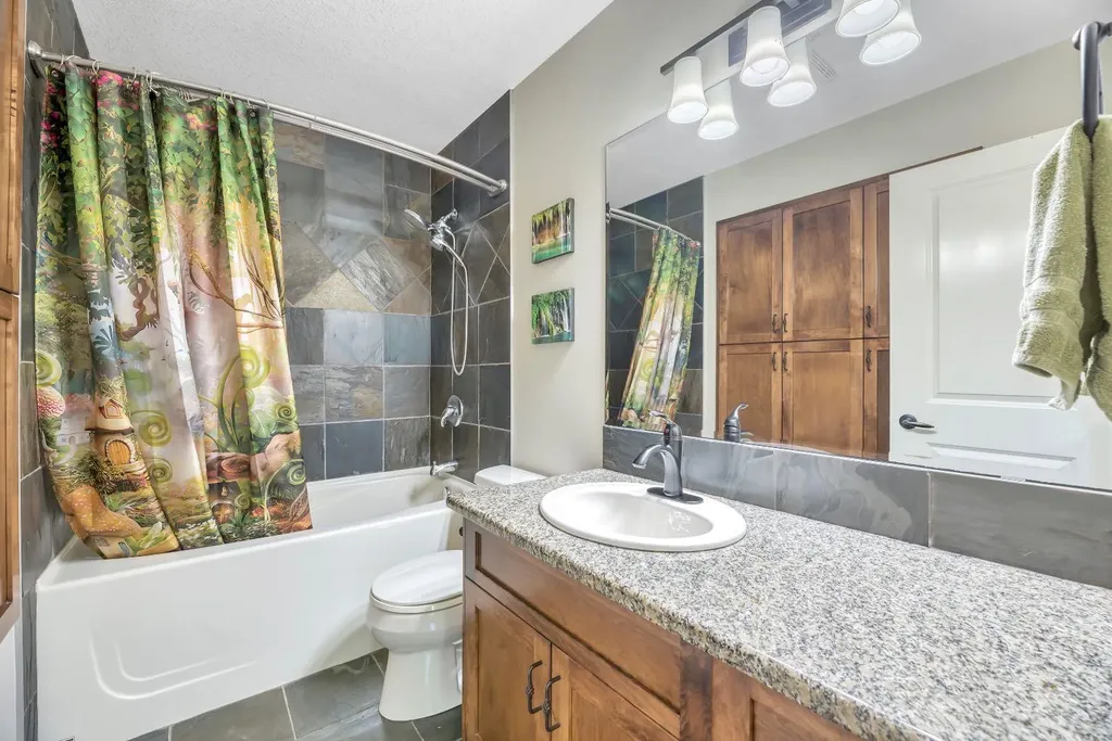 50 Heritage Lake Terrace Heritage Pointe AB T1S 4J4