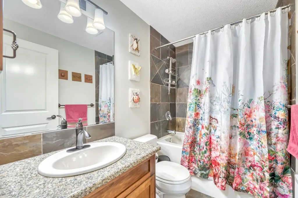 50 Heritage Lake Terrace Heritage Pointe AB T1S 4J4