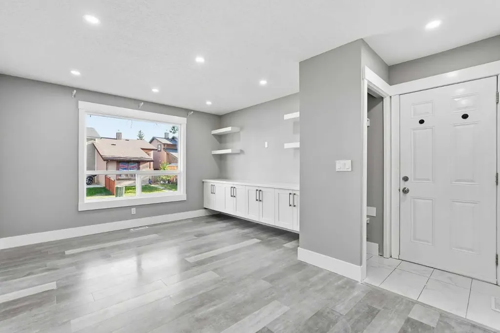 99 Pinecliff Close Calgary AB T1Y4N4
