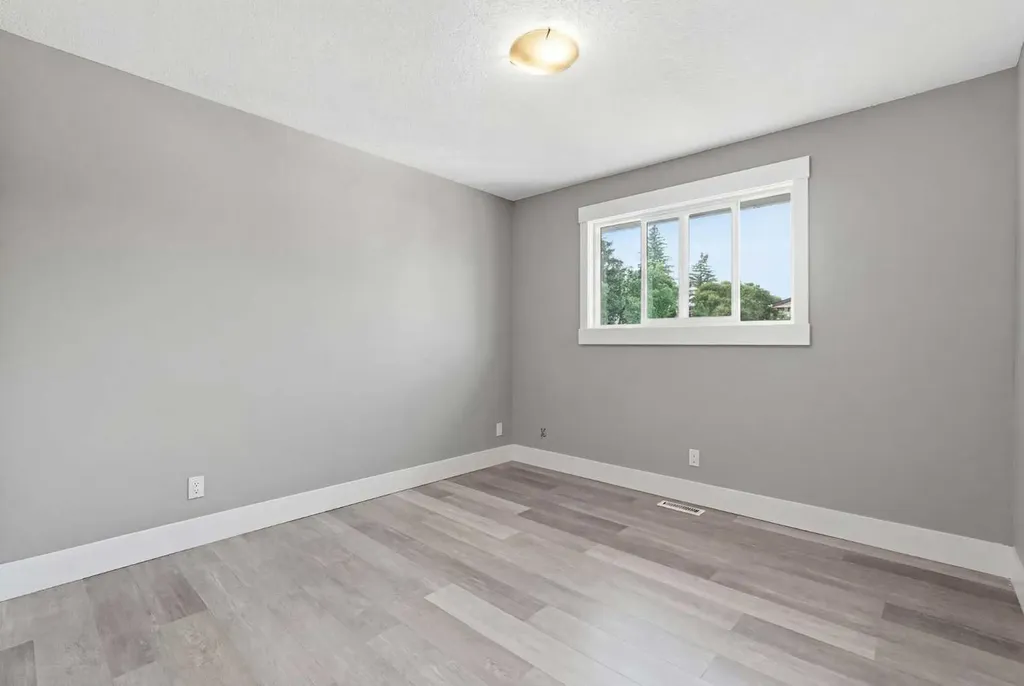 99 Pinecliff Close Calgary AB T1Y4N4