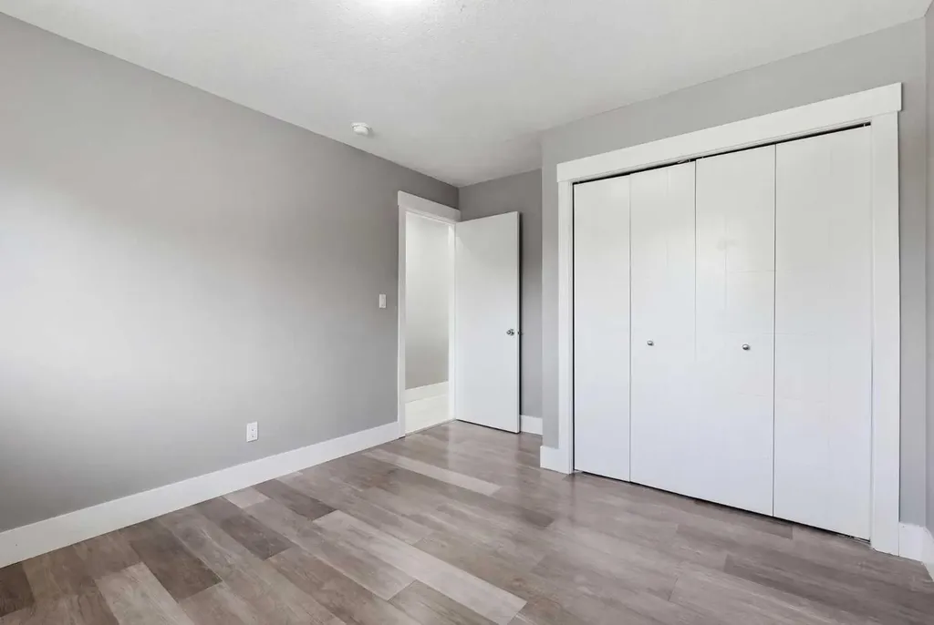 99 Pinecliff Close Calgary AB T1Y4N4
