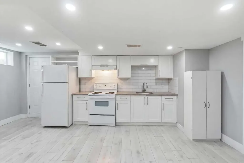 99 Pinecliff Close Calgary AB T1Y4N4