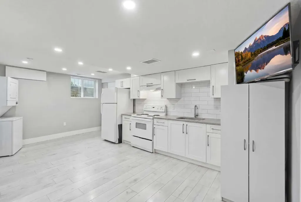 99 Pinecliff Close Calgary AB T1Y4N4