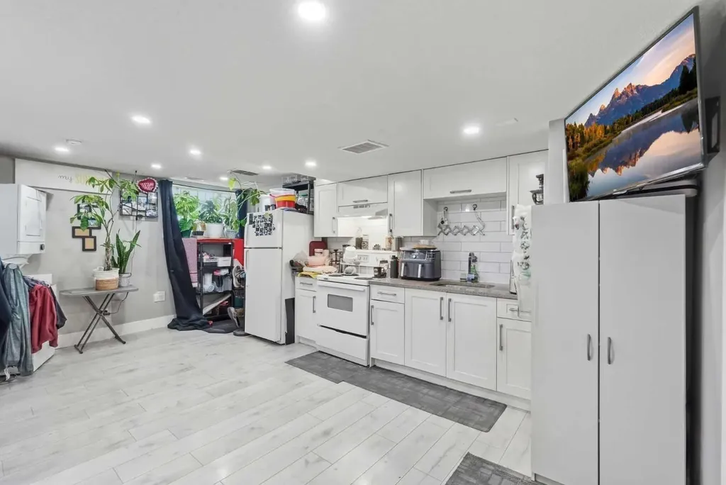 99 Pinecliff Close Calgary AB T1Y4N4