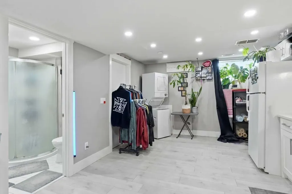 99 Pinecliff Close Calgary AB T1Y4N4