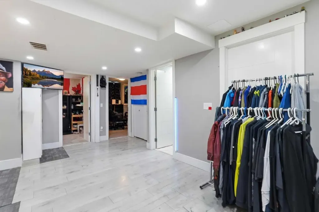 99 Pinecliff Close Calgary AB T1Y4N4