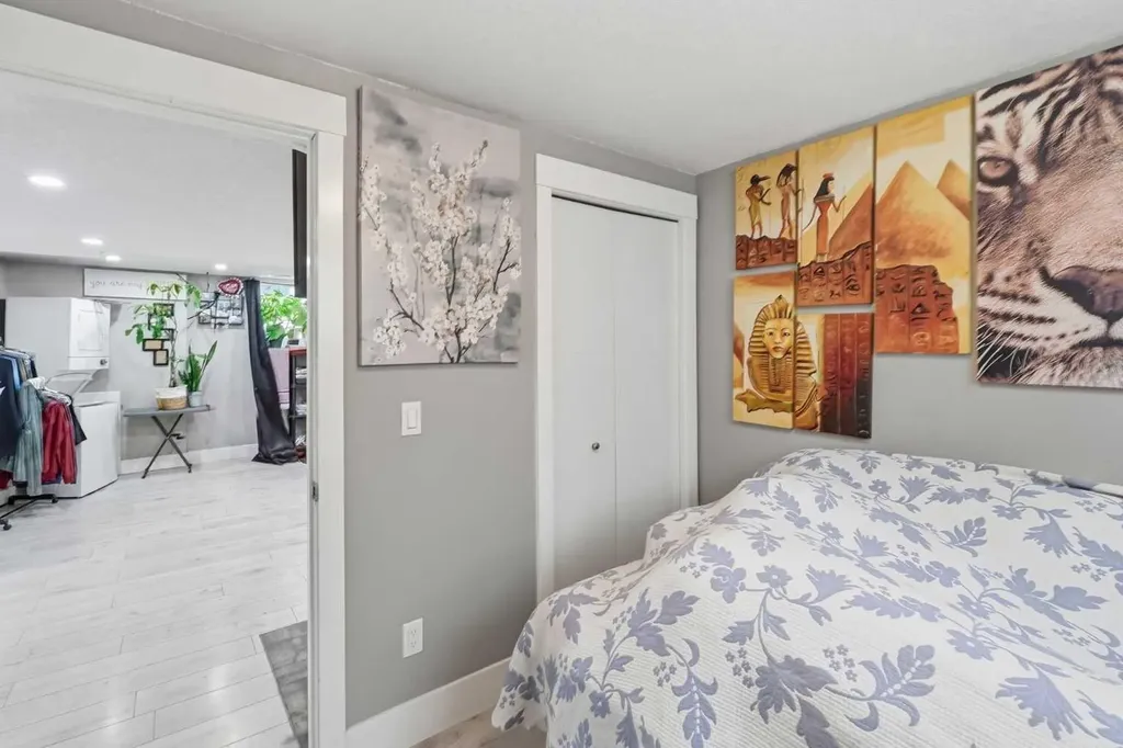 99 Pinecliff Close Calgary AB T1Y4N4