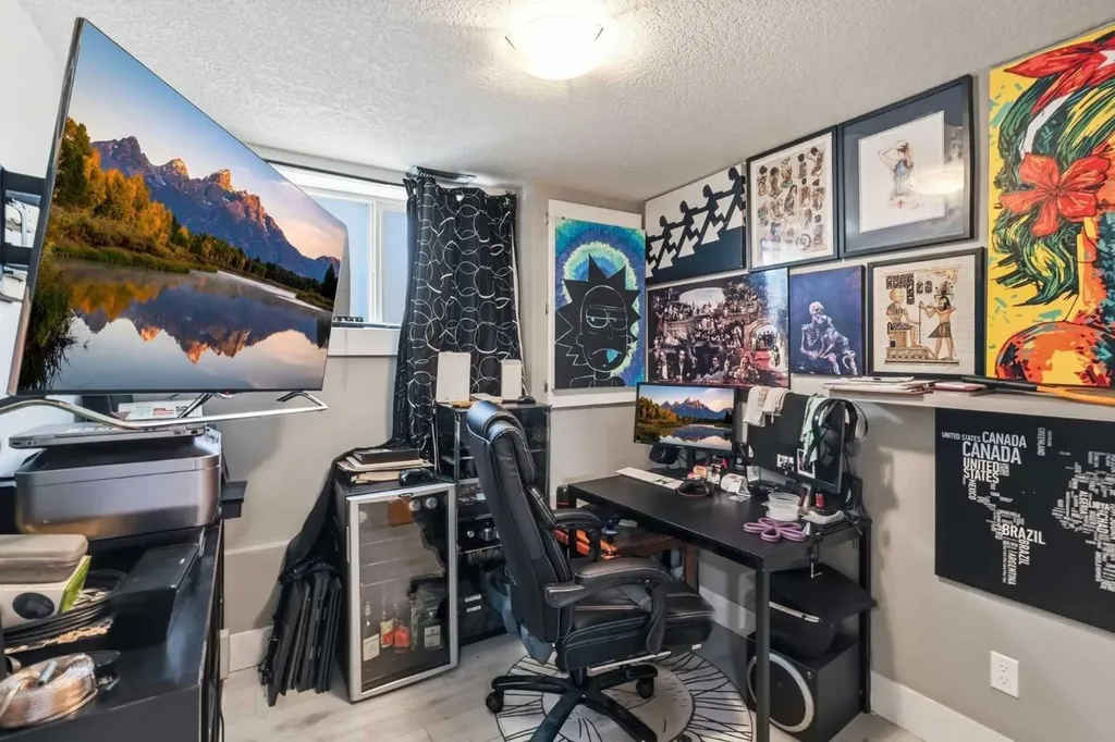 99 Pinecliff Close Calgary AB T1Y4N4