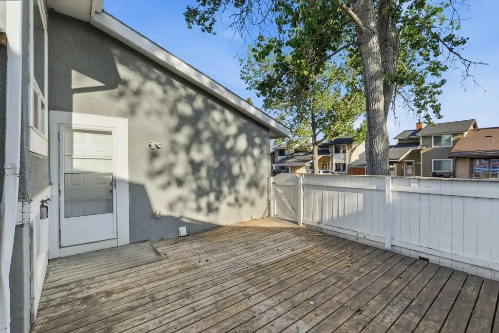99 Pinecliff Close Calgary AB T1Y4N4