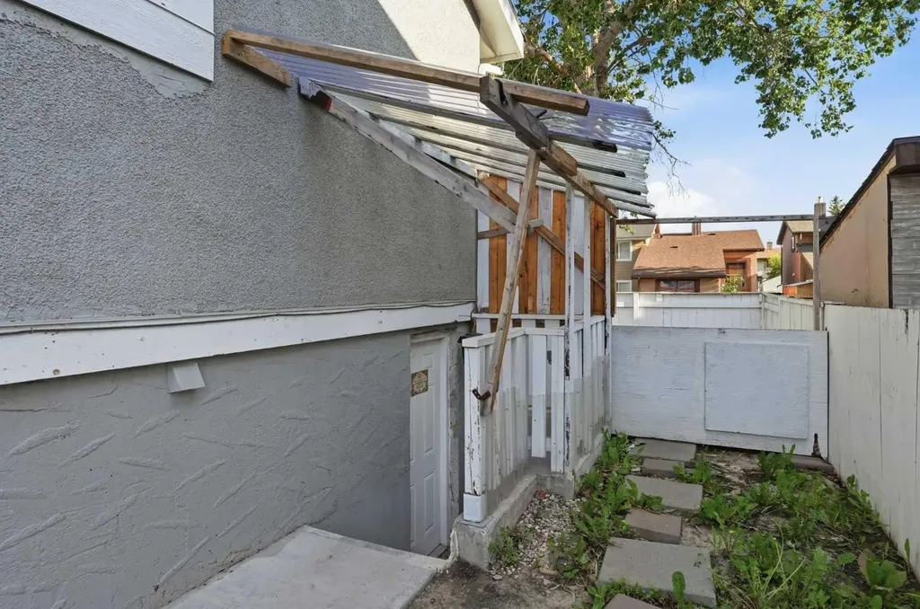 99 Pinecliff Close Calgary AB T1Y4N4