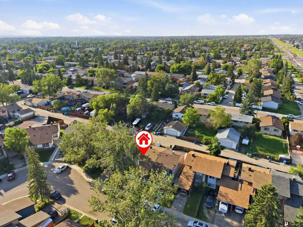 99 Pinecliff Close Calgary AB T1Y4N4