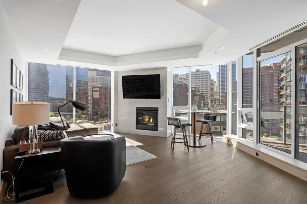 738 1 Avenue SW Calgary AB T2P 5G8