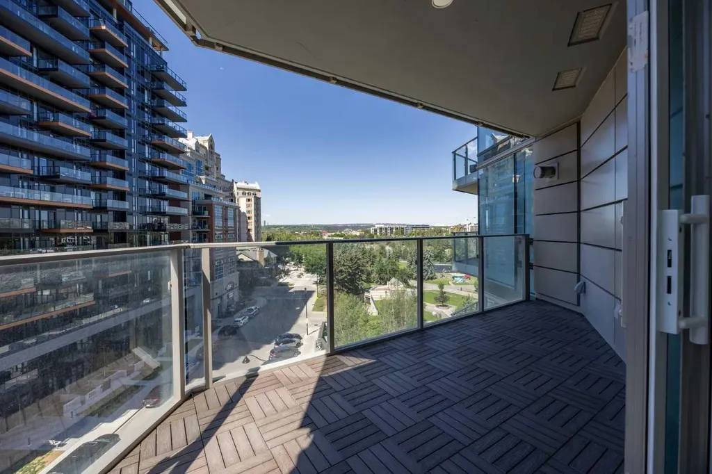 738 1 Avenue SW Calgary AB T2P 5G8