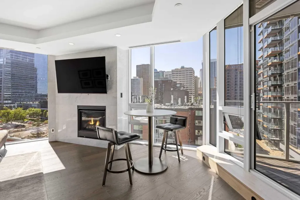 738 1 Avenue SW Calgary AB T2P 5G8