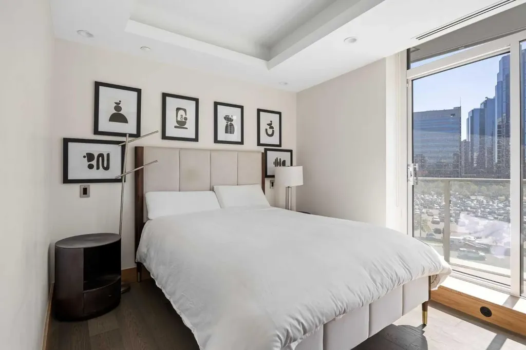738 1 Avenue SW Calgary AB T2P 5G8