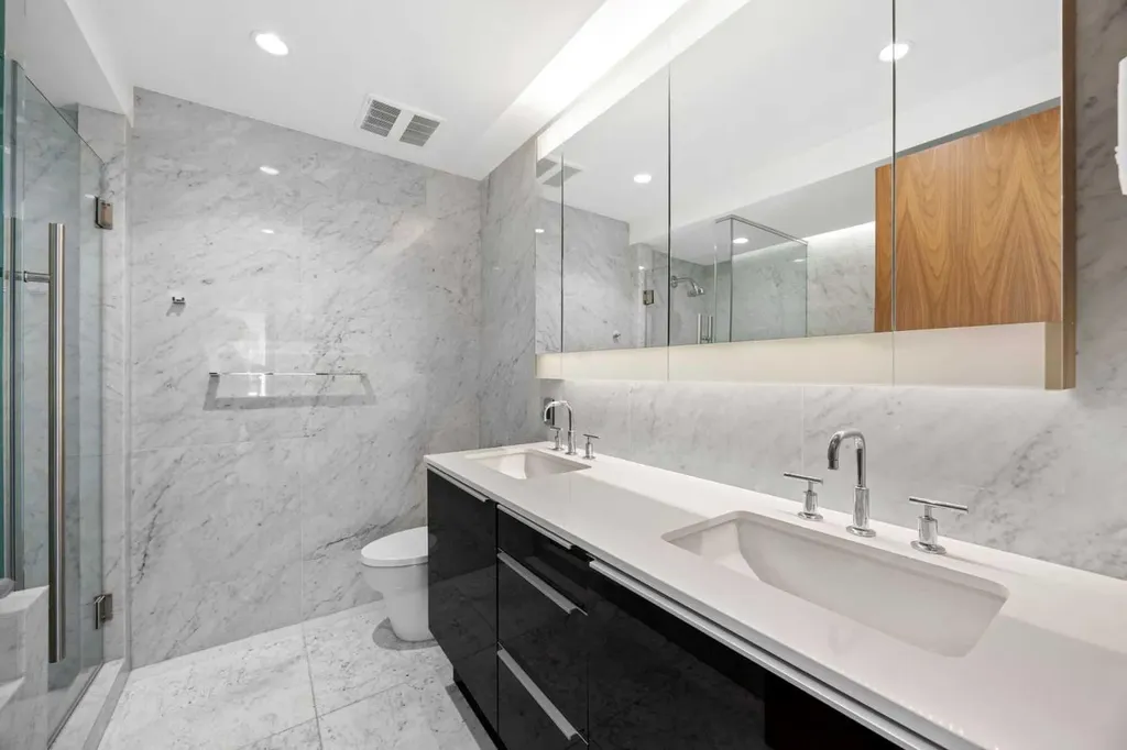 738 1 Avenue SW Calgary AB T2P 5G8
