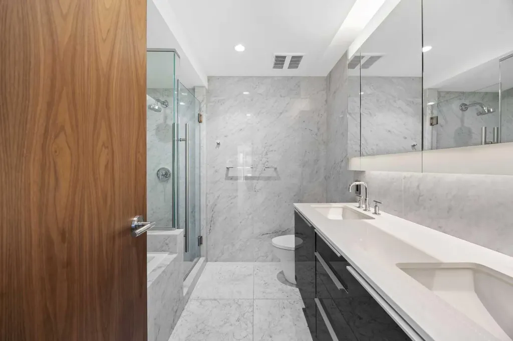 738 1 Avenue SW Calgary AB T2P 5G8