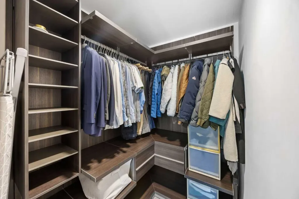 738 1 Avenue SW Calgary AB T2P 5G8