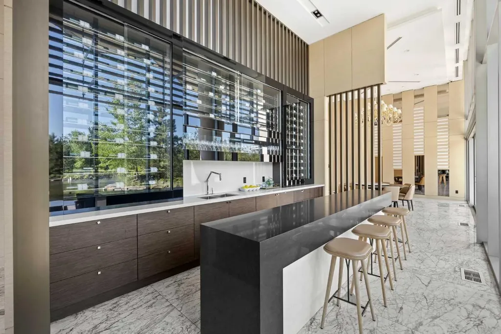 738 1 Avenue SW Calgary AB T2P 5G8