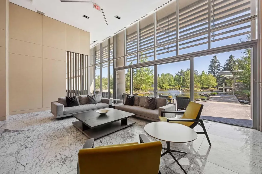 738 1 Avenue SW Calgary AB T2P 5G8