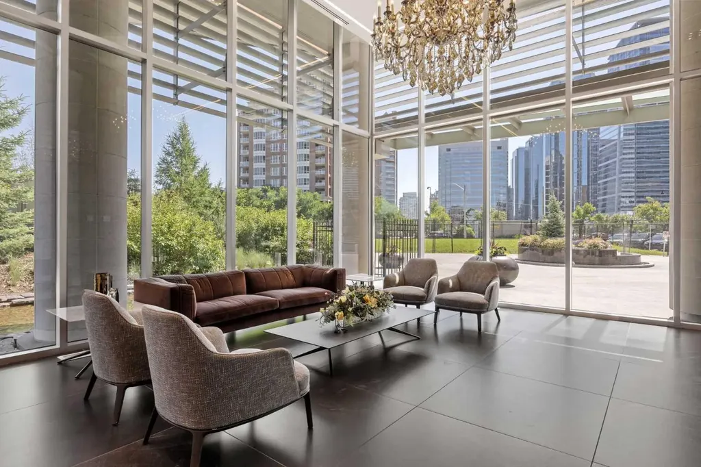 738 1 Avenue SW Calgary AB T2P 5G8