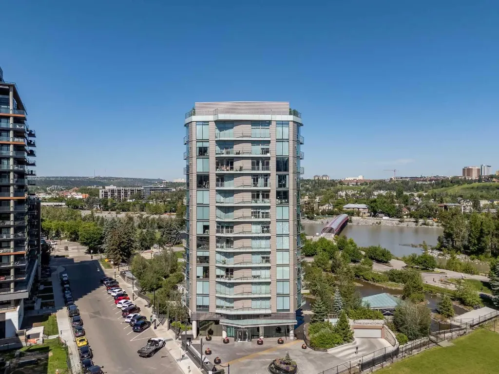 738 1 Avenue SW Calgary AB T2P 5G8