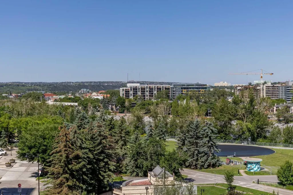 738 1 Avenue SW Calgary AB T2P 5G8