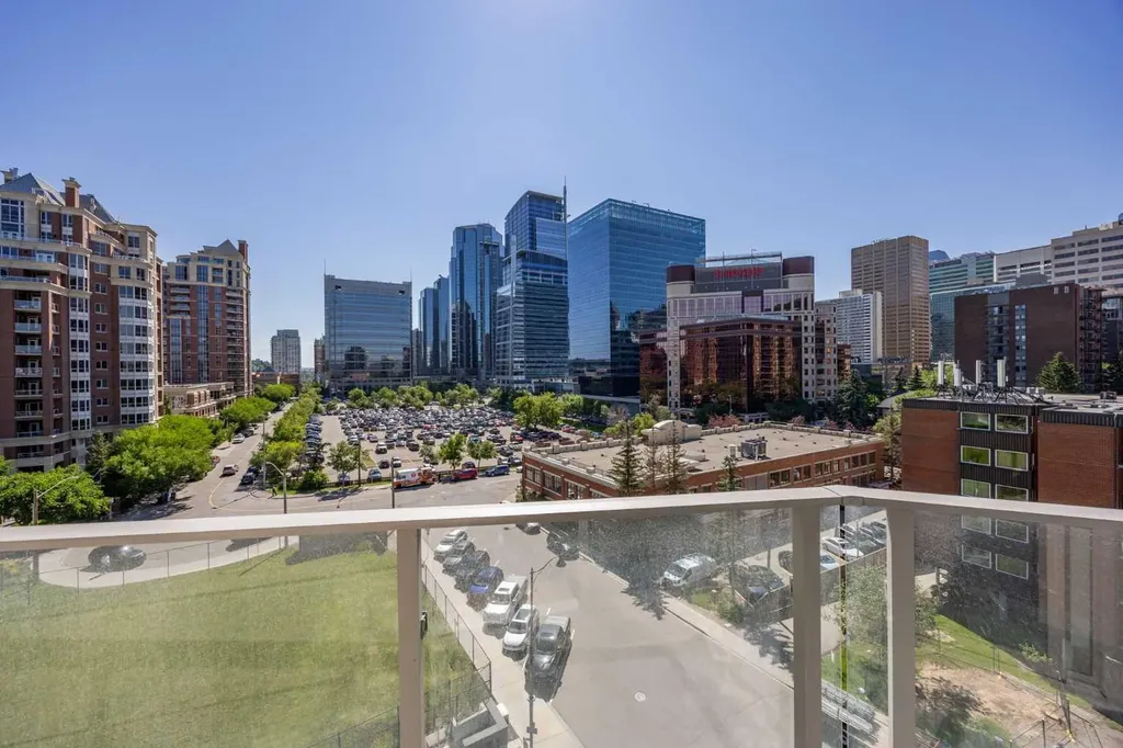 738 1 Avenue SW Calgary AB T2P 5G8