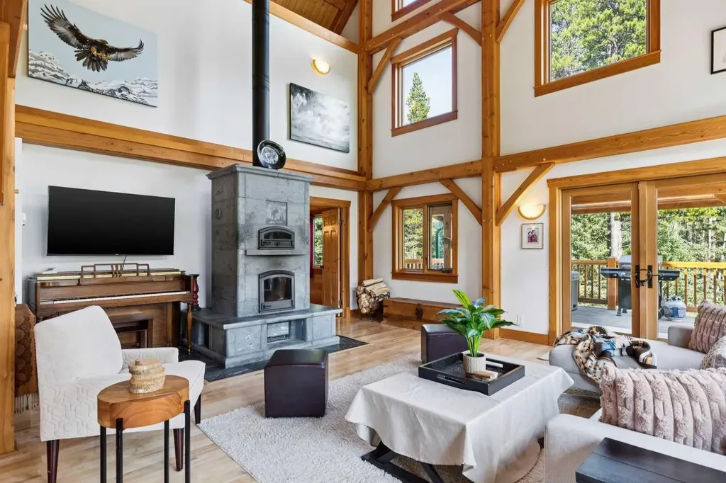 16 Highlands Place Bragg Creek AB T0L 0K0