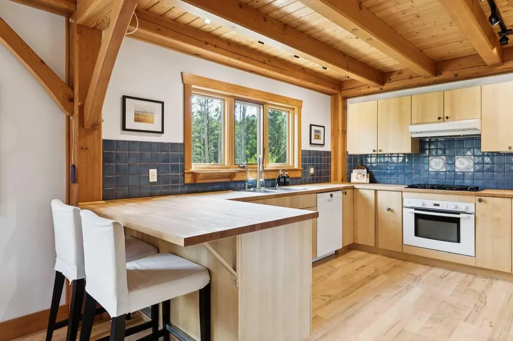 16 Highlands Place Bragg Creek AB T0L 0K0