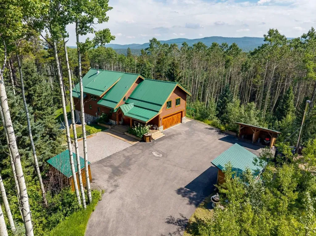 16 Highlands Place Bragg Creek AB T0L 0K0