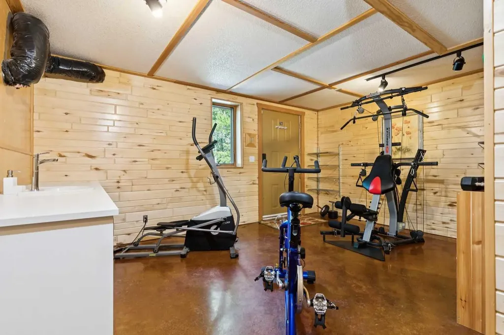 16 Highlands Place Bragg Creek AB T0L 0K0