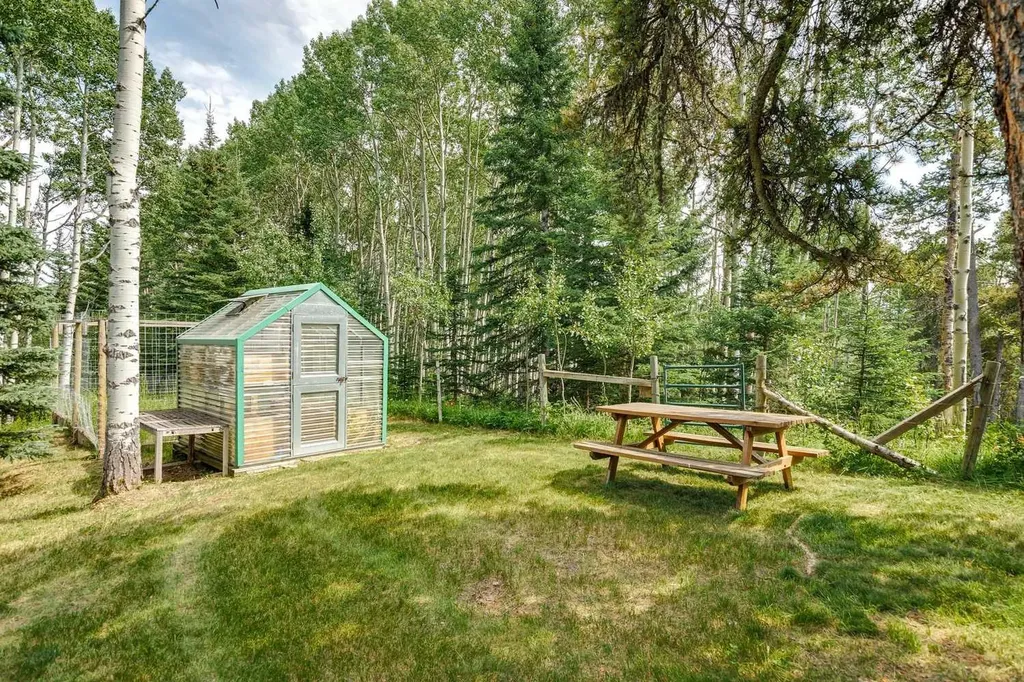 16 Highlands Place Bragg Creek AB T0L 0K0
