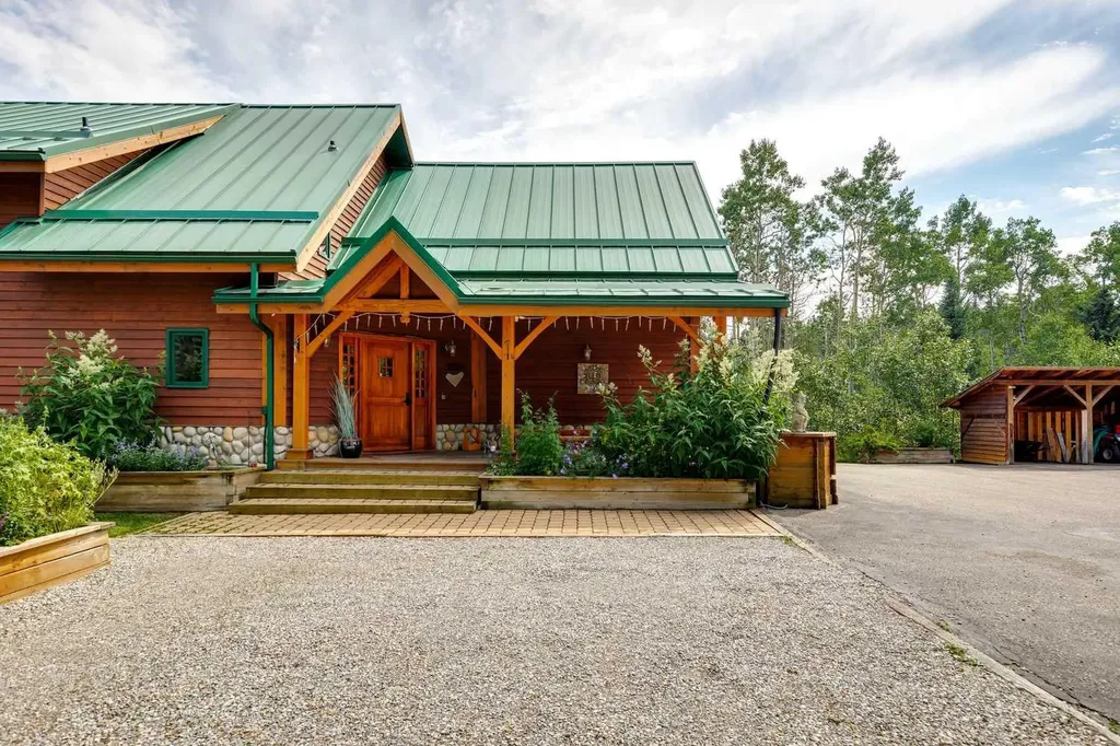 16 Highlands Place Bragg Creek AB T0L 0K0