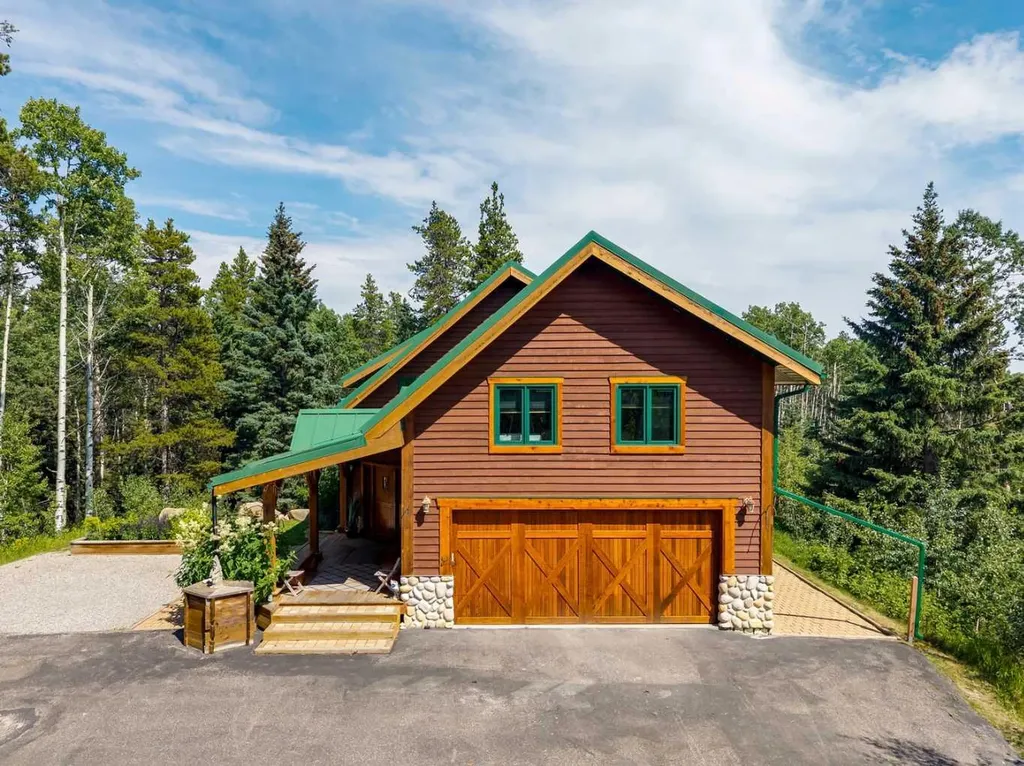 16 Highlands Place Bragg Creek AB T0L 0K0
