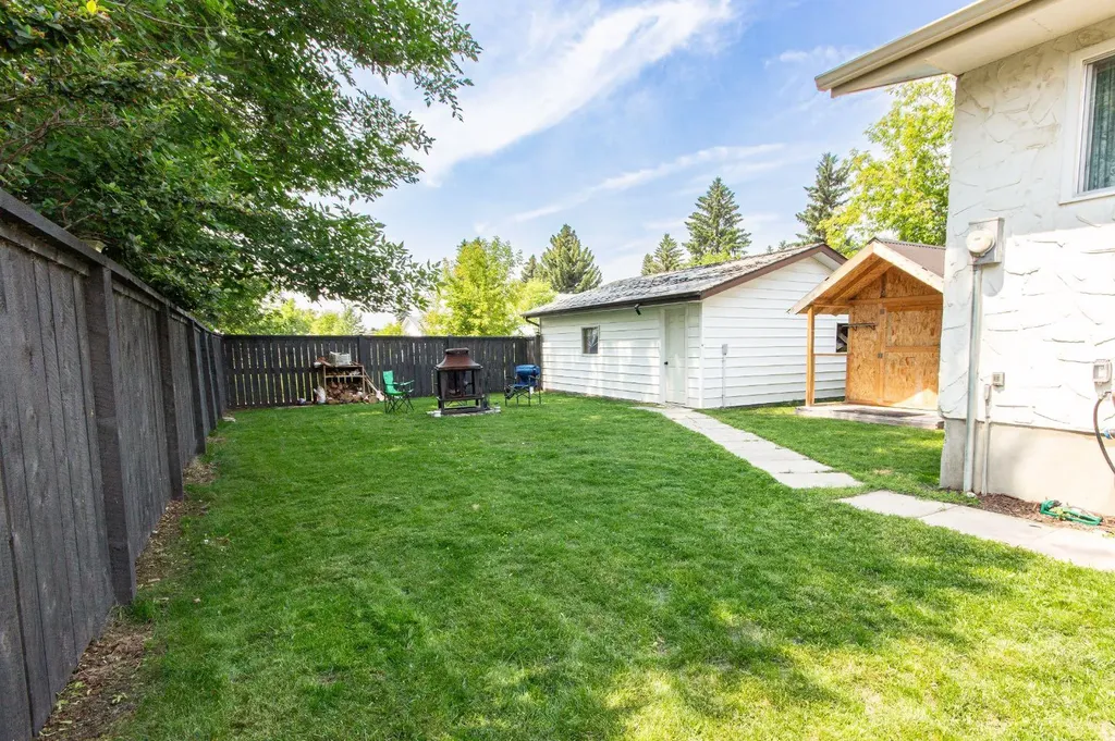 6308 61 Avenue Red Deer AB T4N 5R8