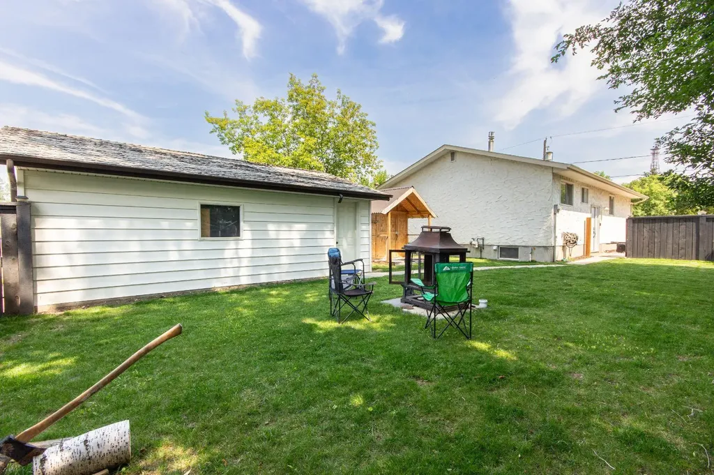 6308 61 Avenue Red Deer AB T4N 5R8