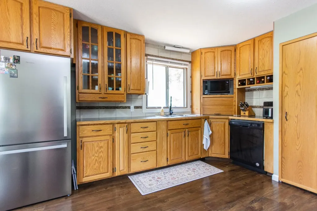 6308 61 Avenue Red Deer AB T4N 5R8