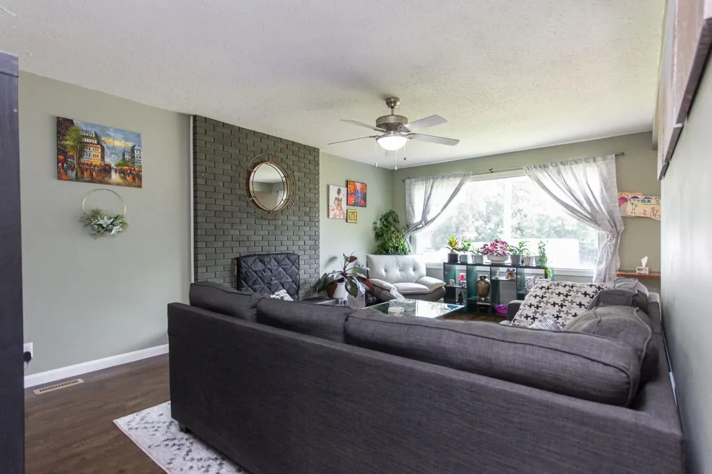 6308 61 Avenue Red Deer AB T4N 5R8