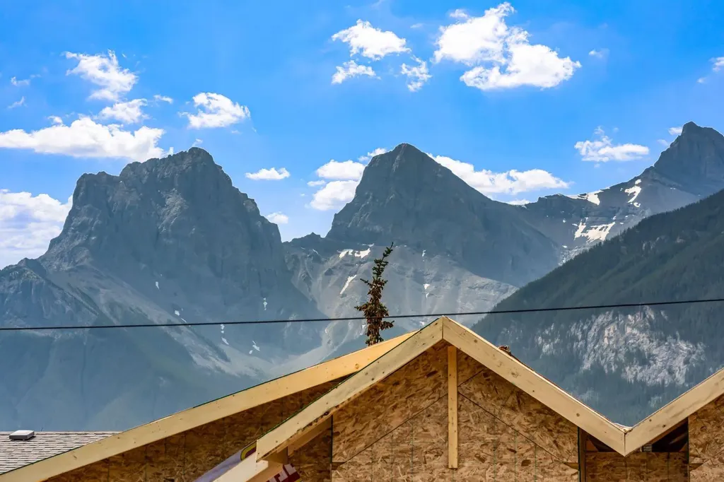 813 5th Street Canmore AB T1W 2G1