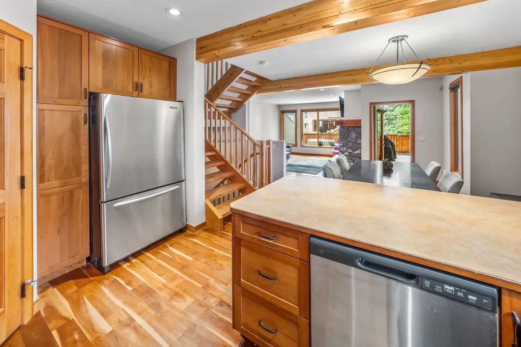 813 5th Street Canmore AB T1W 2G1