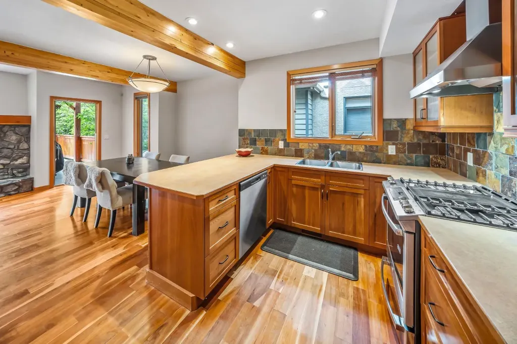 813 5th Street Canmore AB T1W 2G1
