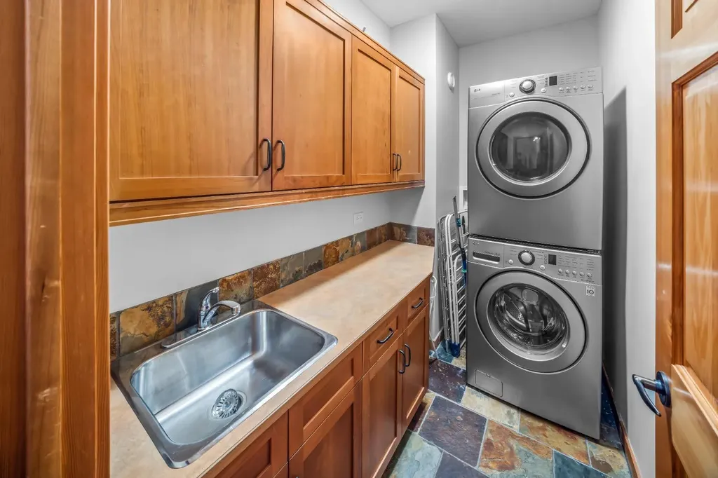 813 5th Street Canmore AB T1W 2G1