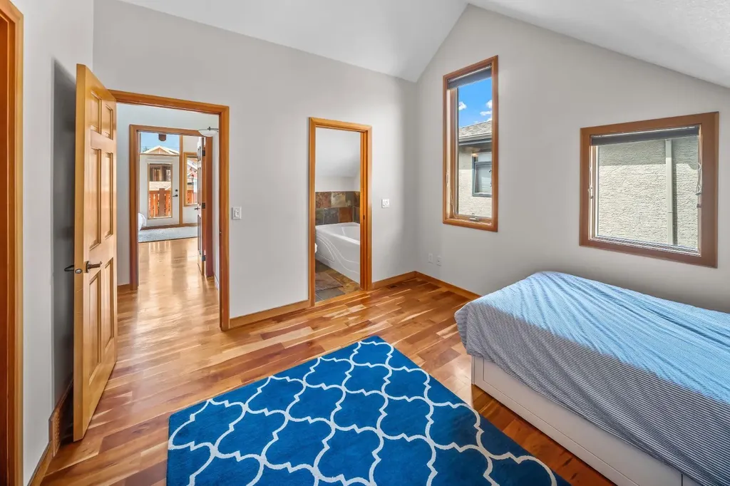 813 5th Street Canmore AB T1W 2G1