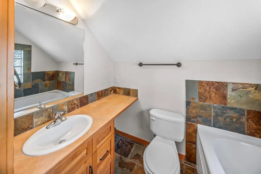 813 5th Street Canmore AB T1W 2G1